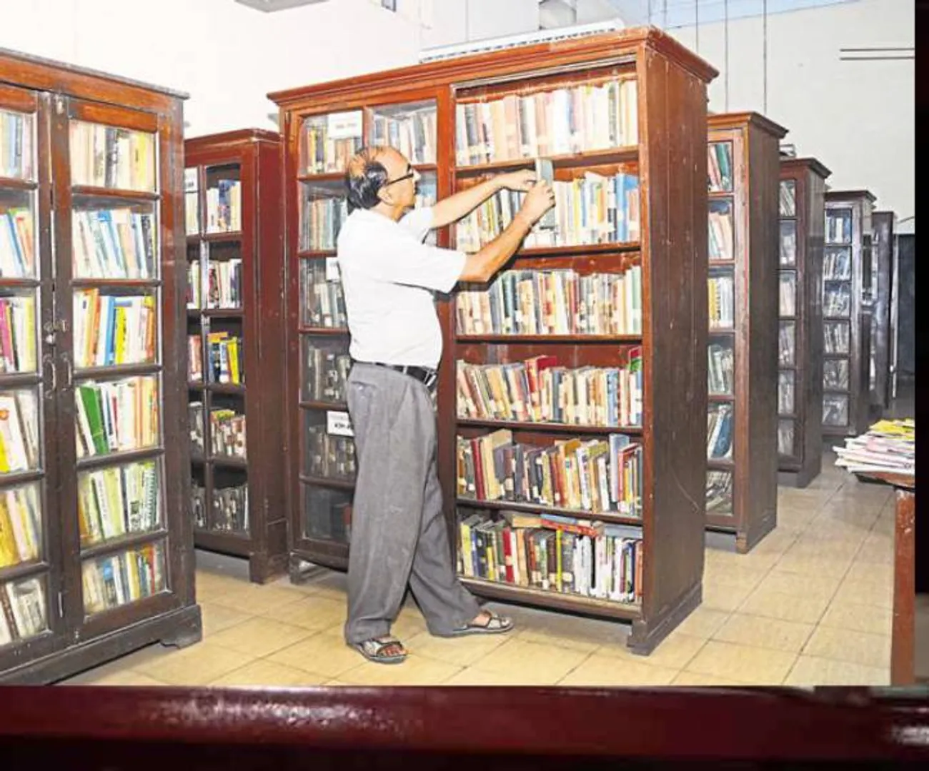 LIBRARY 